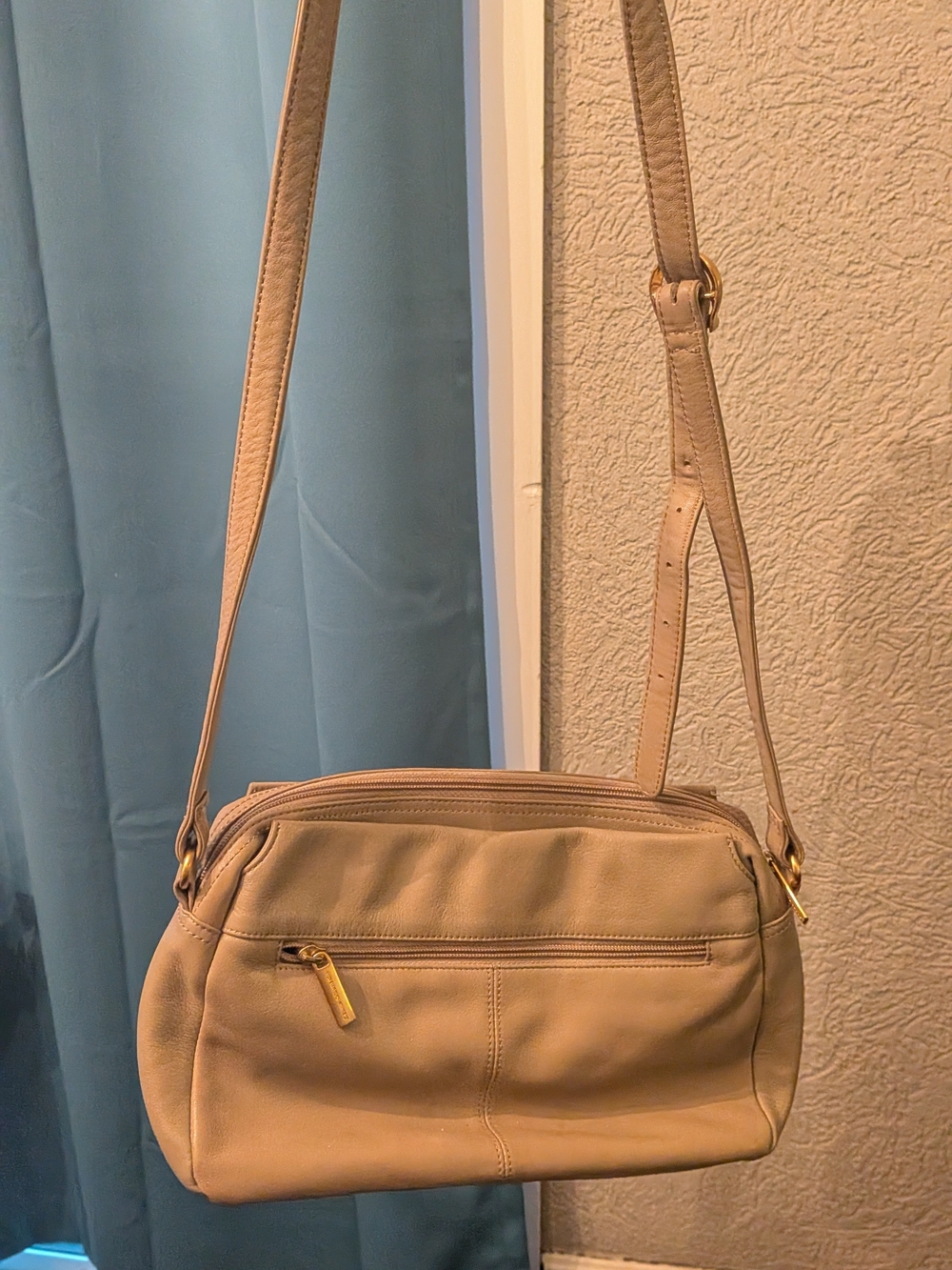 Stone Mountain Leather Crossbody Bag Taupe Multi Pocket Organizer Purse